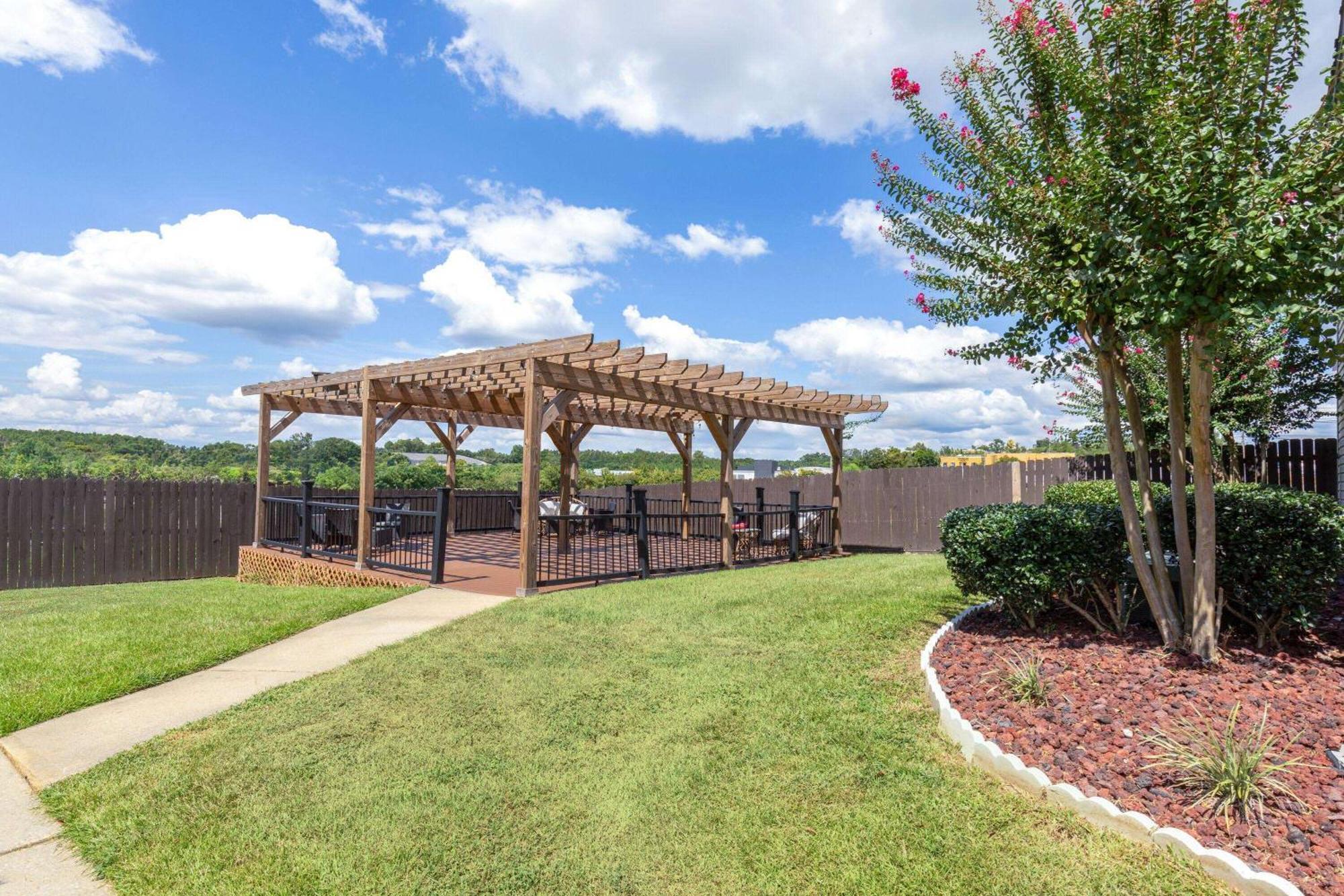 Ramada By Wyndham Studio Suites Dothan Esterno foto