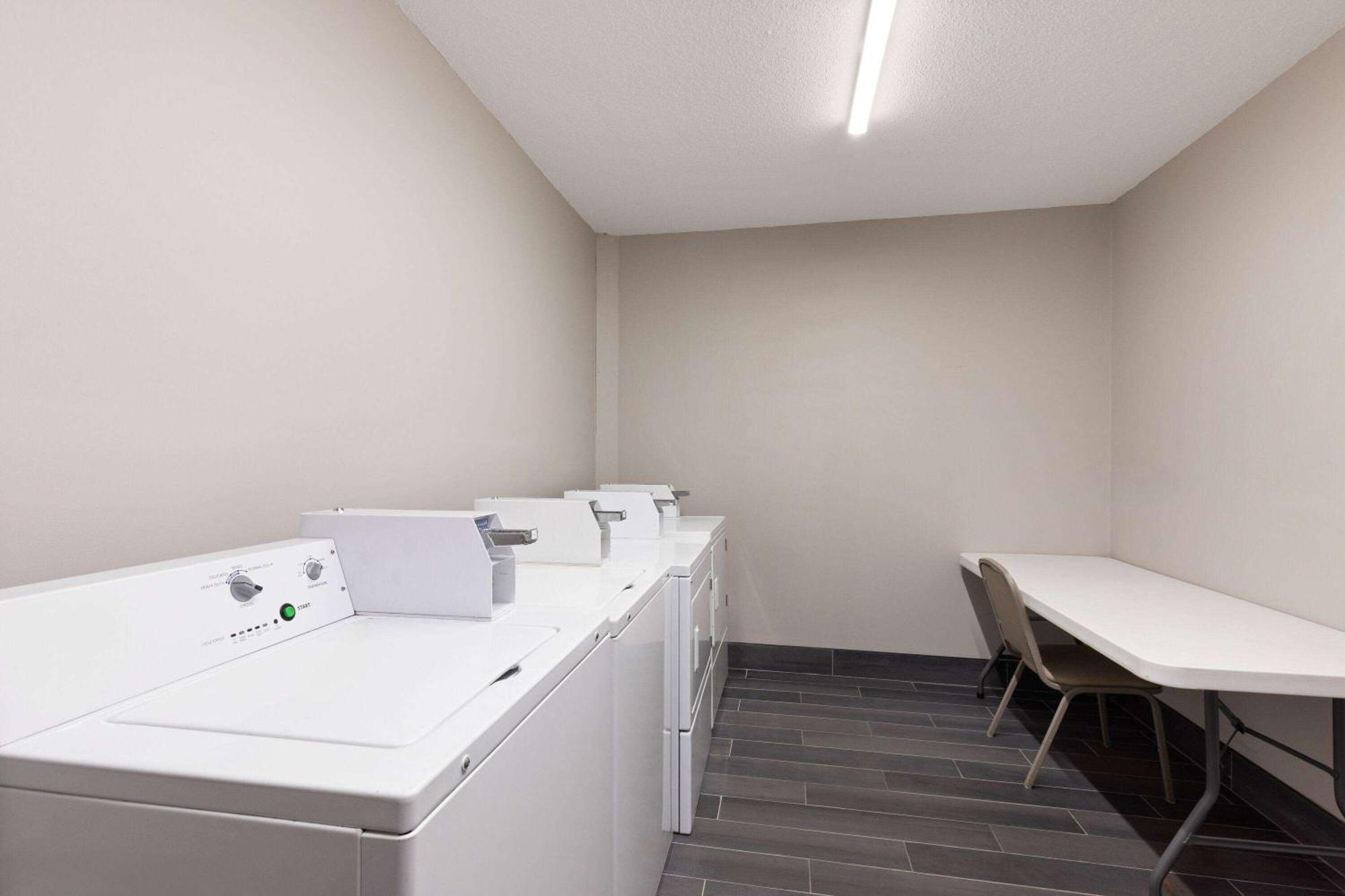Ramada By Wyndham Studio Suites Dothan Esterno foto