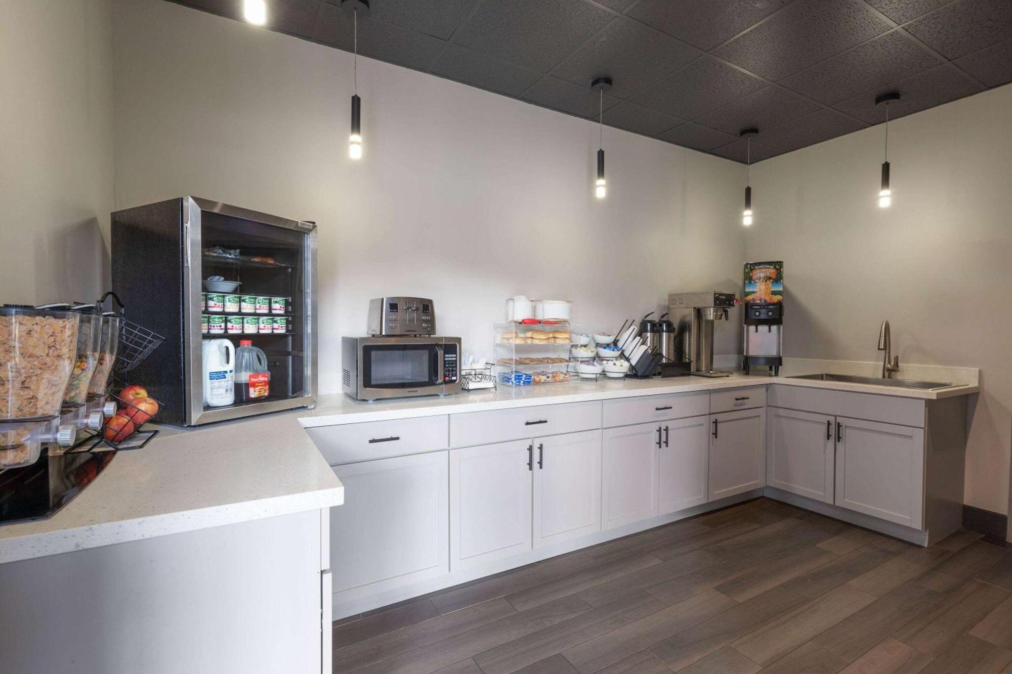Ramada By Wyndham Studio Suites Dothan Esterno foto