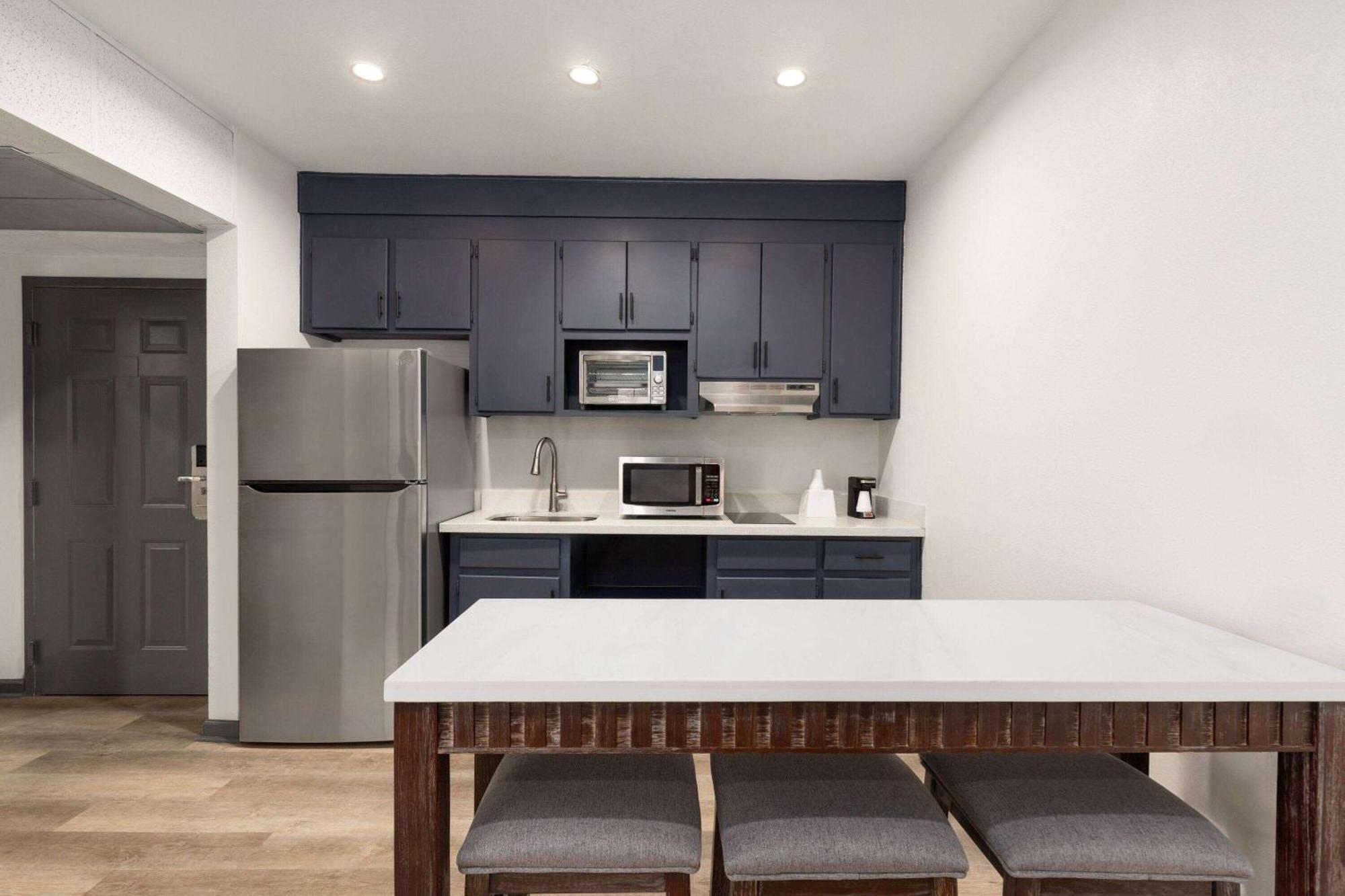 Ramada By Wyndham Studio Suites Dothan Esterno foto