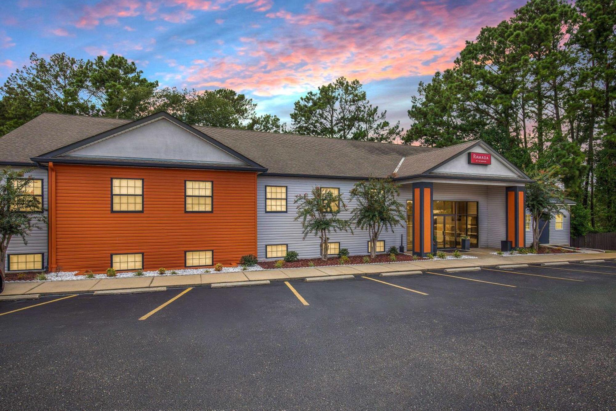 Ramada By Wyndham Studio Suites Dothan Esterno foto